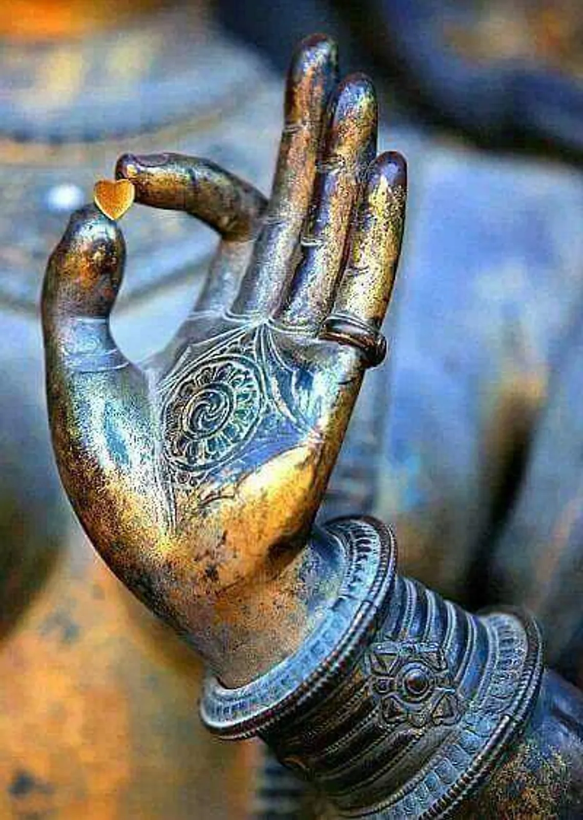 Mudra, yoga Nantes, Yoga de l'énergie, méditation à Nantes, association de yoga à Nantes 